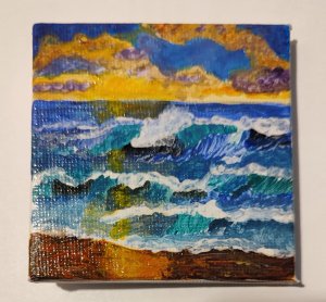 Luz dorada sobre olas enérgicas