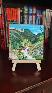 Arroyo en valle de montaña