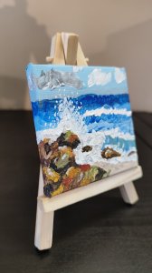 Olas rompiendo sobre rocas