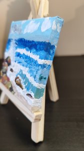 Olas rompiendo sobre rocas